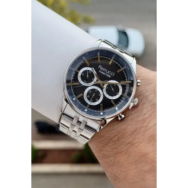 Kadranı Siyah Kordonu Gümüş Renk İç Göstergeleri Aktif Erkek Kol Saati