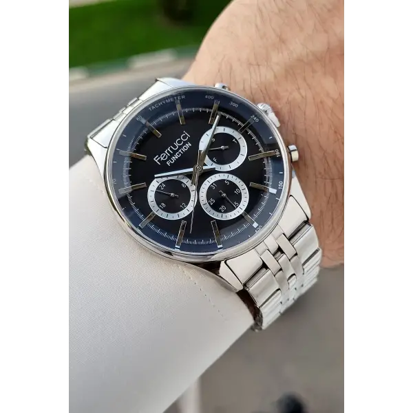 Kadranı Siyah Kordonu Gümüş Renk İç Göstergeleri Aktif Erkek Kol Saati