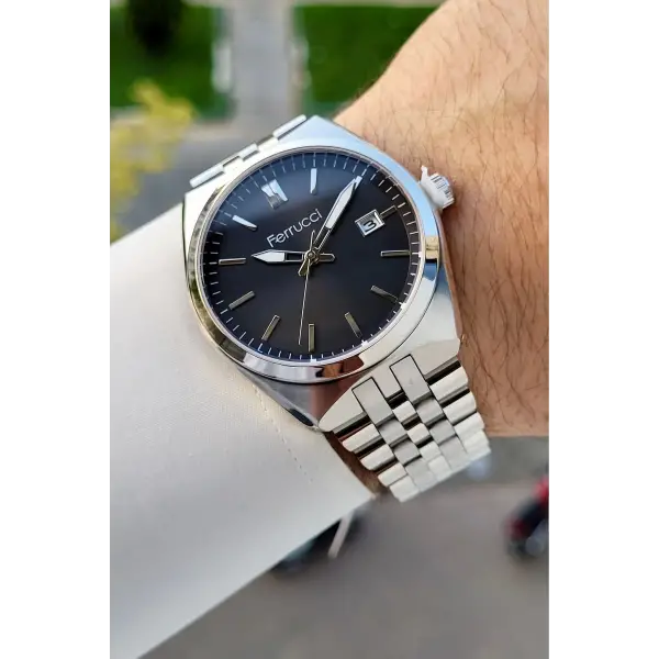 Kadranı Siyah Kordonu Gümüş Renk 41 Mm Takvimli Erkek Kol Saati