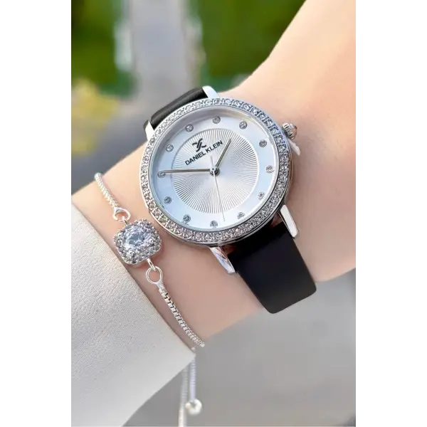 Siyah Renk Deri Kordon Kadın Kol Saati Ve Bileklik