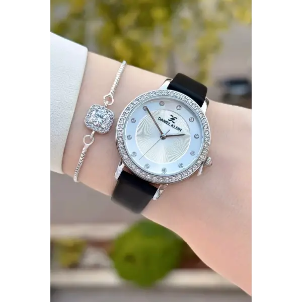 Siyah Renk Deri Kordon Kadın Kol Saati Ve Bileklik