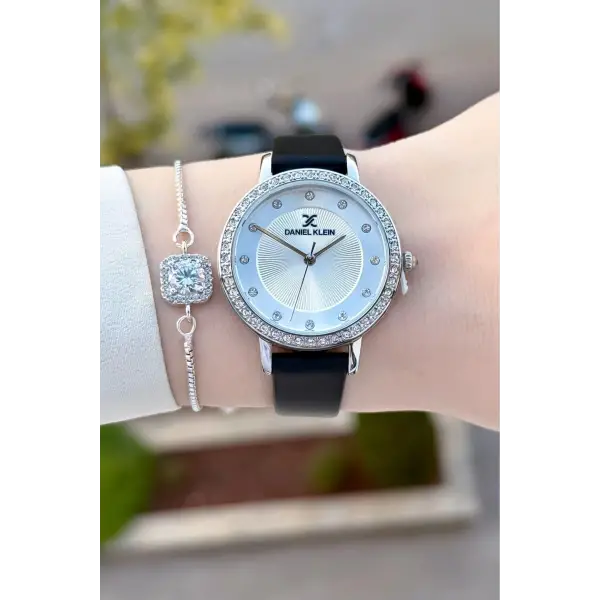 Siyah Renk Deri Kordon Kadın Kol Saati Ve Bileklik