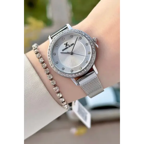 Gümüş Renk Hediye Paketli Kadın Kol Saati Ve Bileklik