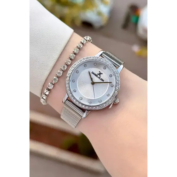 Gümüş Renk Hediye Paketli Kadın Kol Saati Ve Bileklik