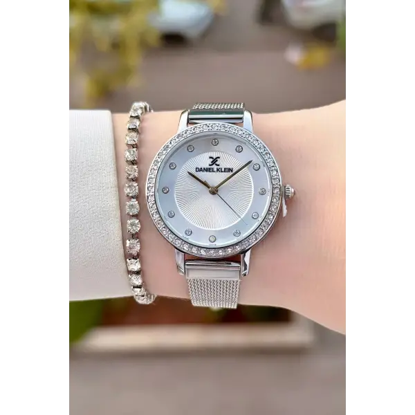 Gümüş Renk Hediye Paketli Kadın Kol Saati Ve Bileklik