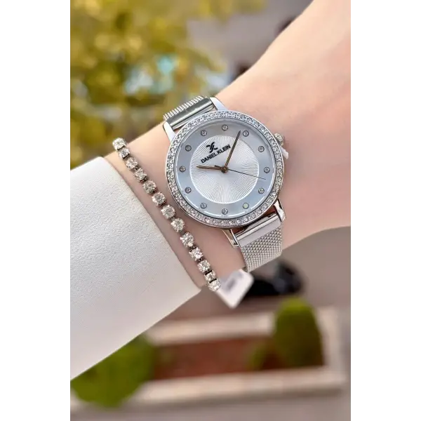 Gümüş Renk Hediye Paketli Kadın Kol Saati Ve Bileklik