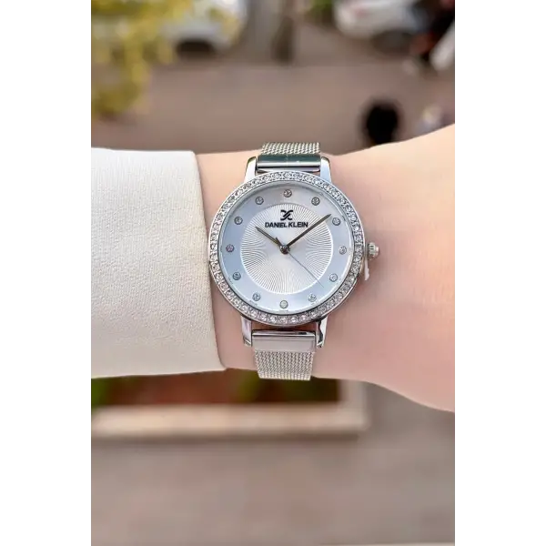 Yeni Model Gümüş Renk Kadın Kol Saati ve Siyah Renk Deri Kordon