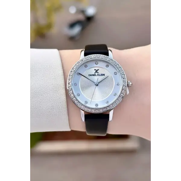 Yeni Model Gümüş Renk Kadın Kol Saati ve Siyah Renk Deri Kordon