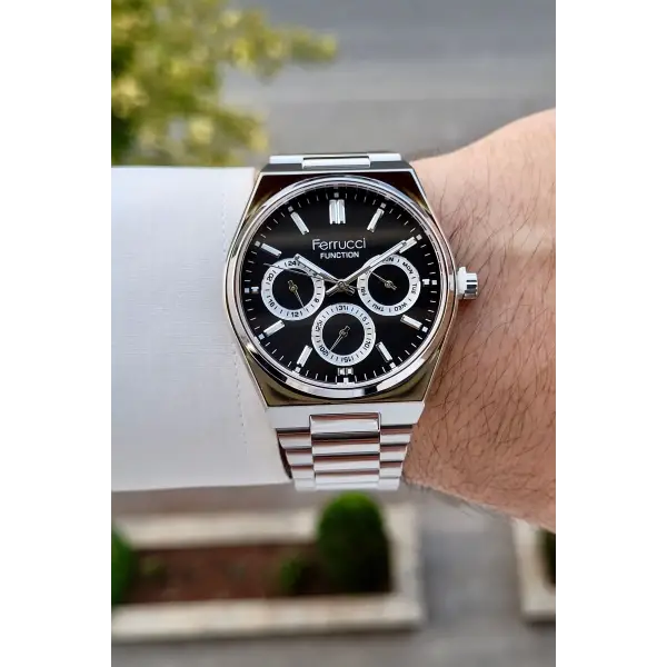 Kadranı Siyah Kordonu Gümüş Renk İç Göstergeleri Aktif Erkek Kol Saati