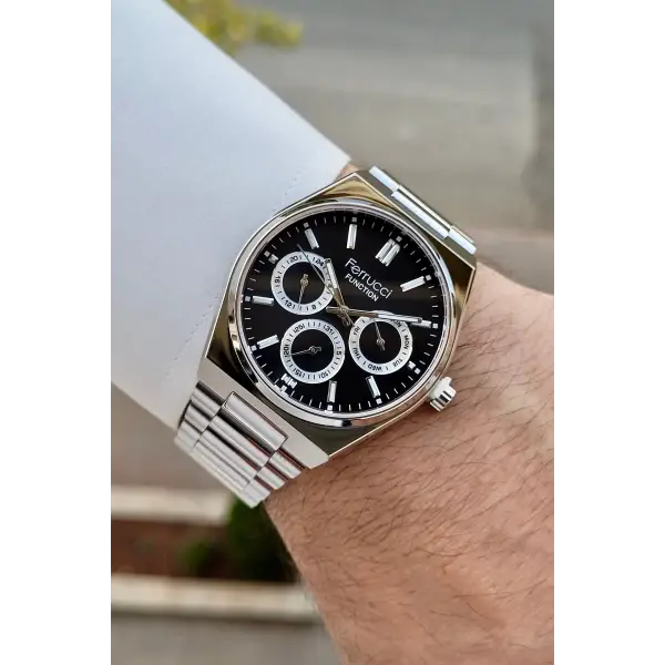 Kadranı Siyah Kordonu Gümüş Renk İç Göstergeleri Aktif Erkek Kol Saati