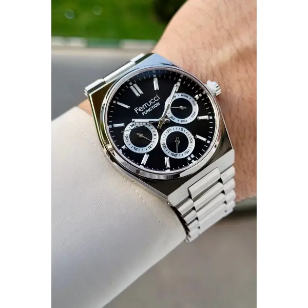 Kadranı Siyah Kordonu Gümüş Renk İç Göstergeleri Aktif Erkek Kol Saati