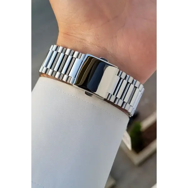 Kadranı Yeşil Kordonu Gümüş Renk İç Göstergeleri Aktif Erkek Kol Saati