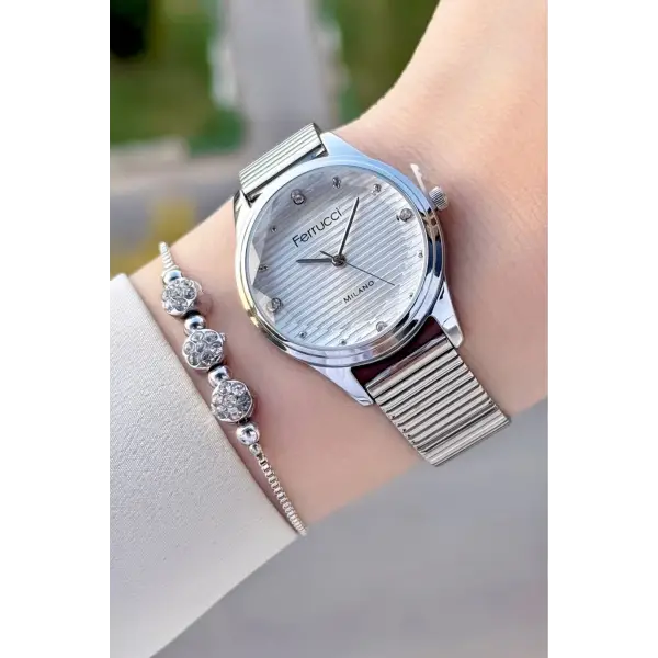 Gümüş Renk Hediye Paketli Kadın Kol Saati ve Bileklik