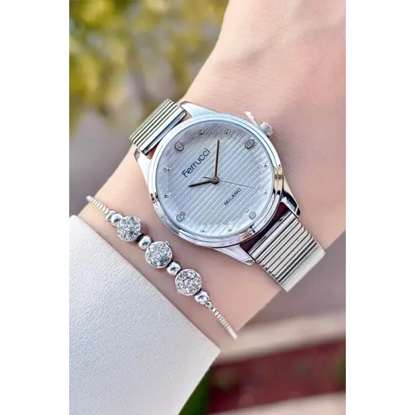 Gümüş Renk Hediye Paketli Kadın Kol Saati ve Bileklik