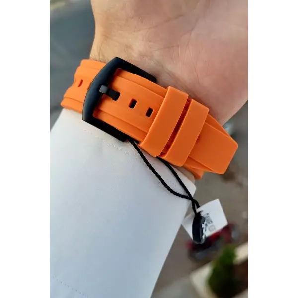 46 Mm Kasası Siyah Kordonu Turuncu Renk İç Göstergeleri Aktif Erkek Kol Saati