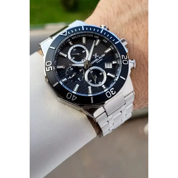 Kadranı Siyah Kordonu Gümüş Renk İç Göstergeleri Aktif Erkek Kol Saati