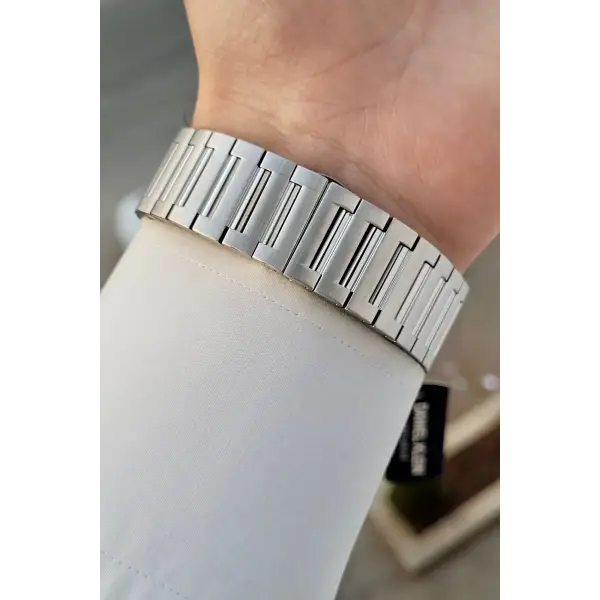 Kadranı Yeşil Kordonu Gümüş Renk İç Göstergeleri Aktif Erkek Kol Saati