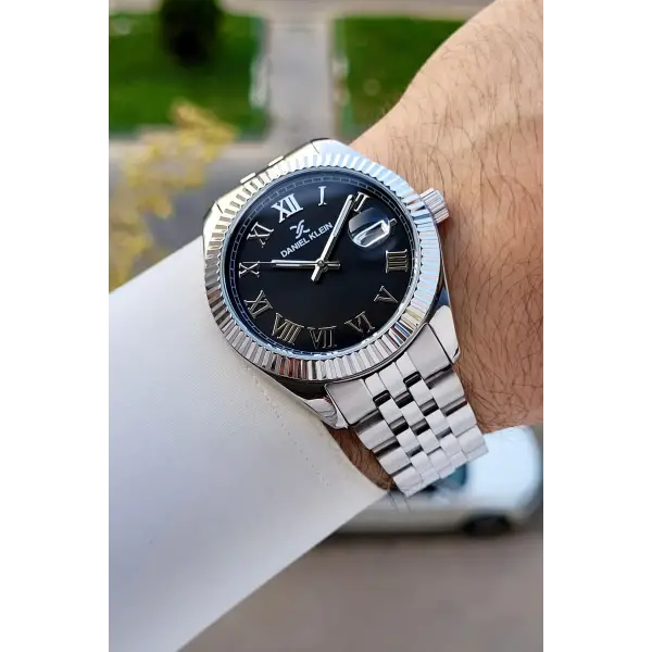 Kadranı Siyah Kordonu Gümüş Renk İç Göstergeleri Aktif Erkek Kol Saati