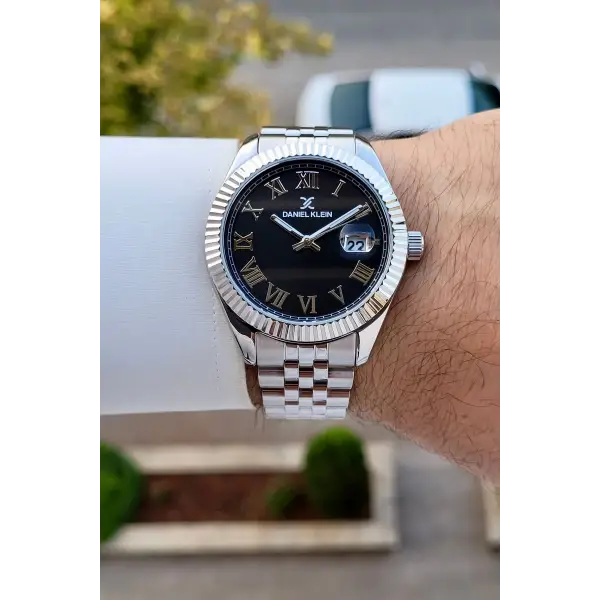 Kadranı Siyah Kordonu Gümüş Renk İç Göstergeleri Aktif Erkek Kol Saati