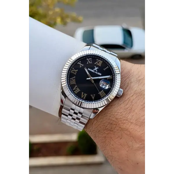 Kadranı Siyah Kordonu Gümüş Renk İç Göstergeleri Aktif Erkek Kol Saati