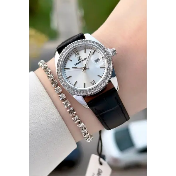 Kasası Gümüş Kordonu Siyah Renk 30 Mm Kadın Kol Saati ve Bileklik