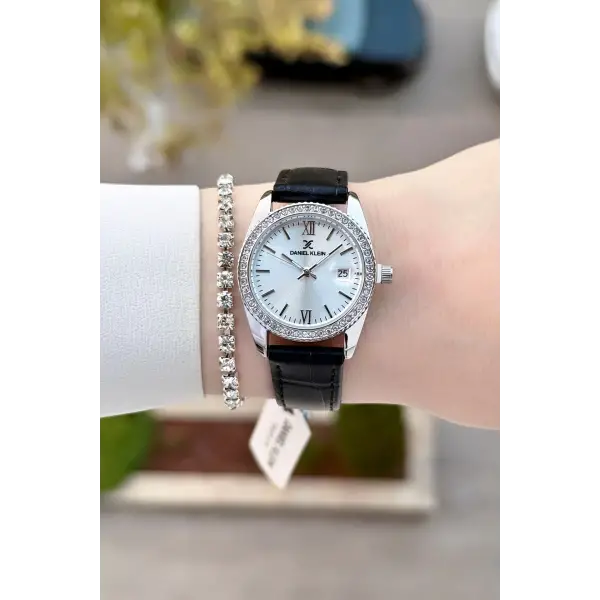 Kasası Gümüş Kordonu Siyah Renk 30 Mm Kadın Kol Saati ve Bileklik