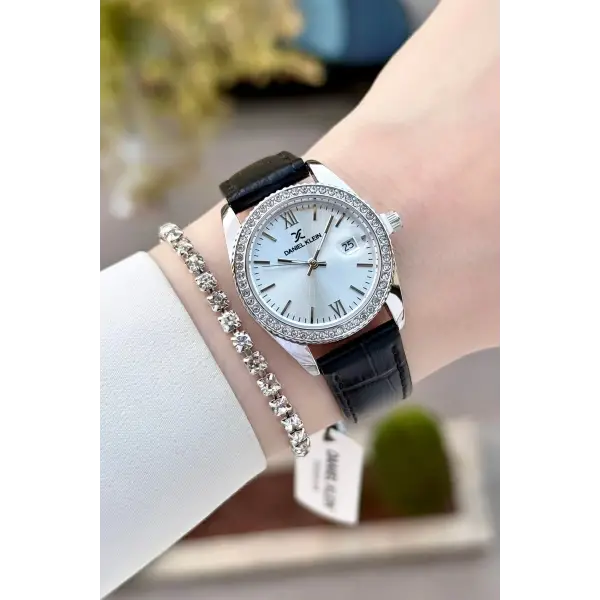 Kasası Gümüş Kordonu Siyah Renk 30 Mm Kadın Kol Saati ve Bileklik