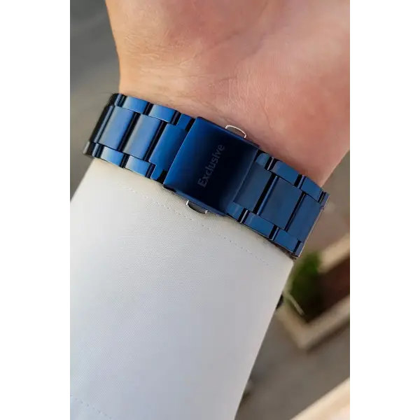 Kasası Siyah Kordonu Lacivert Renk İç Göstergeleri Aktif Erkek Kol Saati