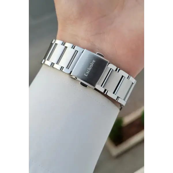 Kadranı Lacivert Kordonu Gümüş Renk İç Göstergeleri Aktif Erkek Kol Saati