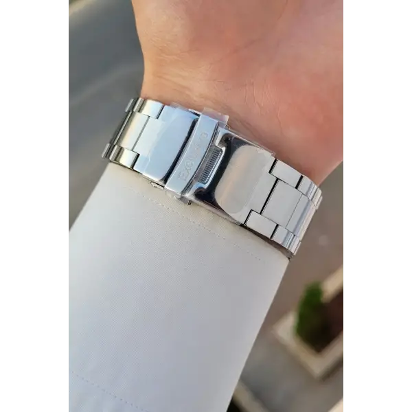 Kadranı Lacivert Kordonu Gümüş Renk 47 Mm İç Göstergeleri Aktif Erkek Kol Saati