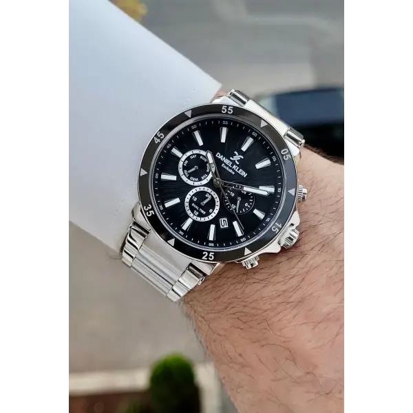 Kadranı Siyah Kordonu Gümüş Renk İç Göstergeleri Aktif Erkek Kol Saati