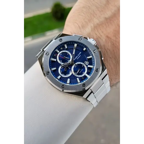 Kadranı Lacivert Kordonu Gümüş Renk İç Göstergeleri Aktif Erkek Kol Saati