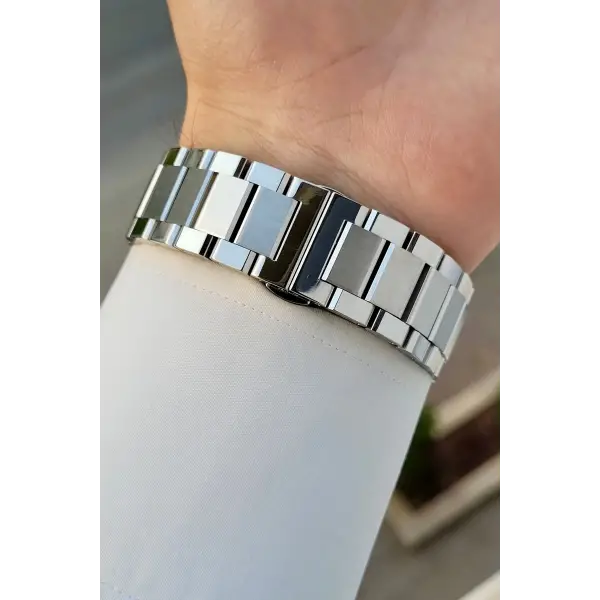 Kadranı Lacivert Kordonu Gümüş Renk İç Göstergeleri Aktif Erkek Kol Saati