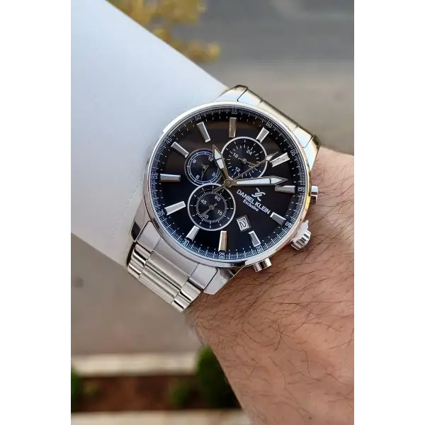 Kadranı Siyah Kordonu Gümüş Renk İç Göstergeleri Aktif Erkek Kol Saati