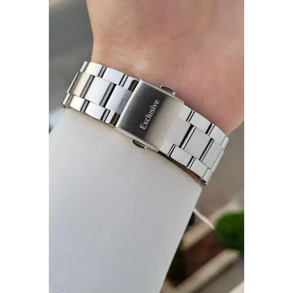 Kadranı Yeşil Kordonu Gümüş Renk İç Göstergeleri Aktif Erkek Kol Saati