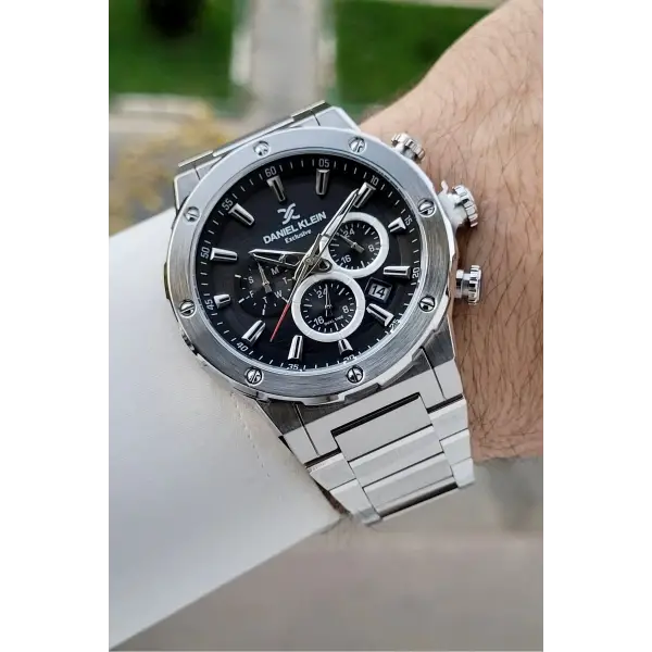 Kadranı Siyah Kordonu Gümüş Renk İç Göstergeleri Aktif Erkek Kol Saati