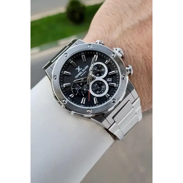 Kadranı Siyah Kordonu Gümüş Renk İç Göstergeleri Aktif Erkek Kol Saati