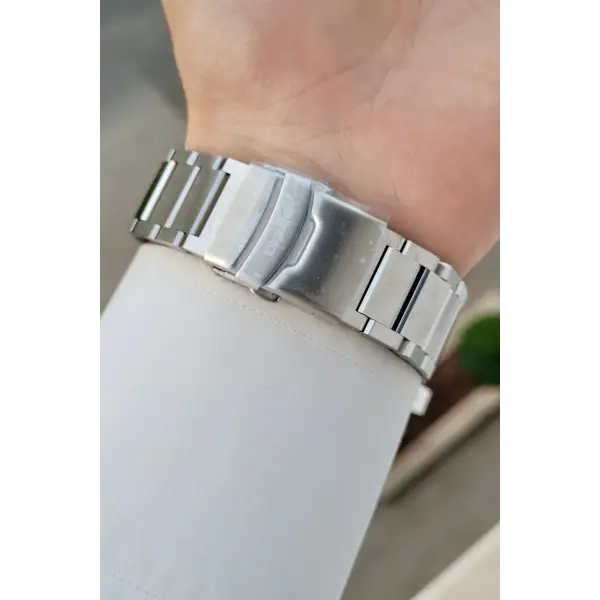 Kadranı Lacivert Kordonu Gümüş Renk İç Göstergeleri Aktif Erkek Kol Saati