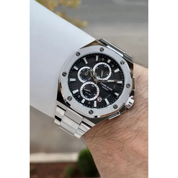 Kadranı Siyah Kordonu Gümüş Renk İç Göstergeleri Aktif Erkek Kol Saati