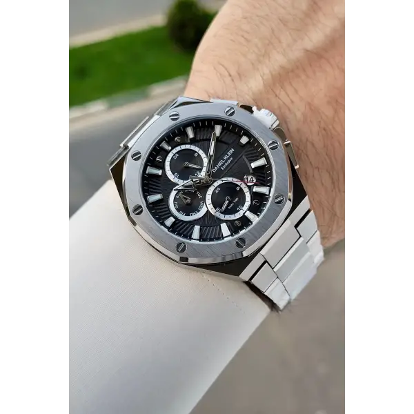 Kadranı Siyah Kordonu Gümüş Renk İç Göstergeleri Aktif Erkek Kol Saati