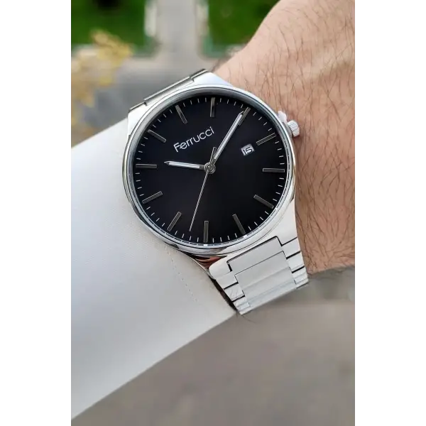Kadranı Siyah Kordonu Gümüş Renk Takvimli 43 Mm Erkek Kol Saati