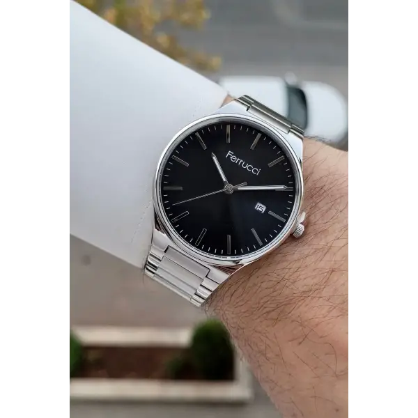 Kadranı Siyah Kordonu Gümüş Renk Takvimli 43 Mm Erkek Kol Saati