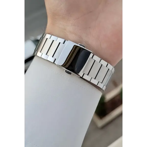 Kadranı Siyah Kordonu Gümüş Renk Takvimli 43 Mm Erkek Kol Saati
