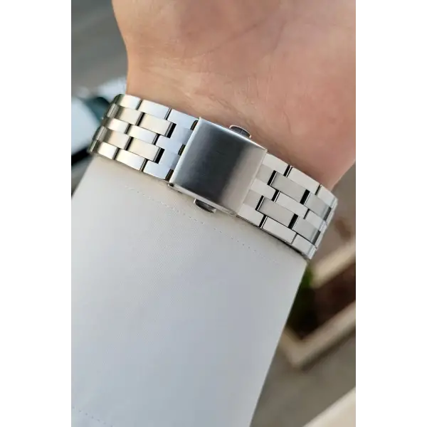 Kadranı Siyah Kordonu Gümüş Renk İç Göstergeleri Aktif 45 Mm Erkek Kol Saati