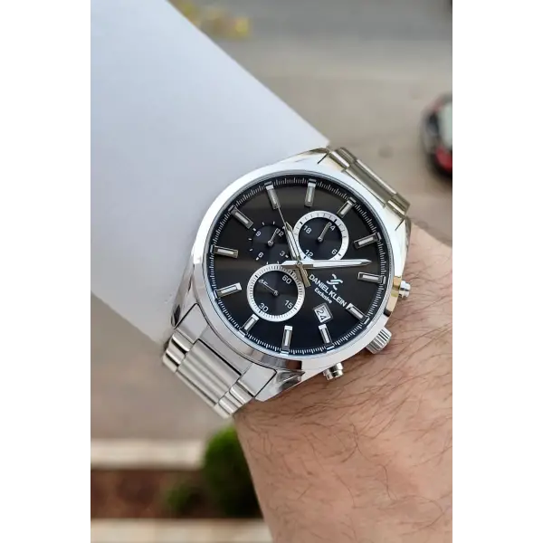 Kadranı Siyah Kordonu Gümüş Renk Takvimli 44 Mm Erkek Kol Saati