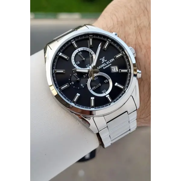 Kadranı Siyah Kordonu Gümüş Renk Takvimli 44 Mm Erkek Kol Saati