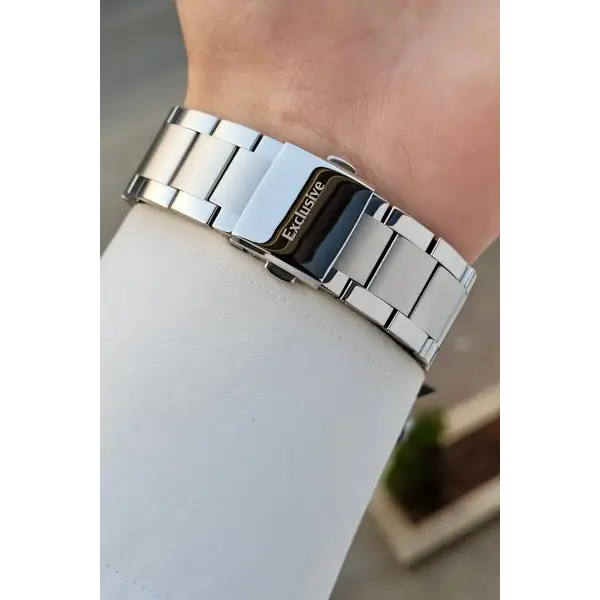 Kadranı Siyah Kordonu Gümüş Renk Takvimli 44 Mm Erkek Kol Saati