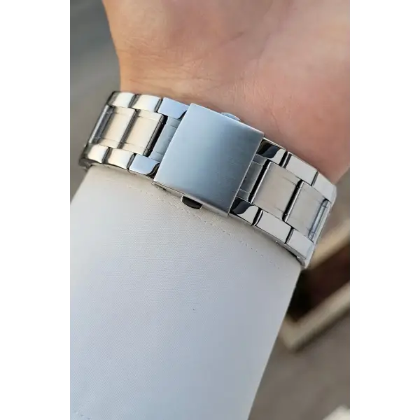 Kadranı Siyah Kordonu Gümüş Renk İç Göstergelri Aktif 40 Mm Erkek Kol Saati