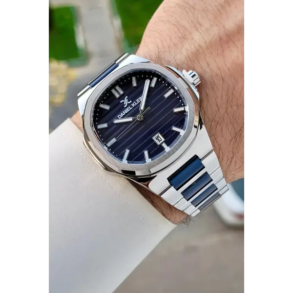 Kadranı Lacivert Kordonu Lacivert Gümüş Renk Takvimli Erkek Kol Saati