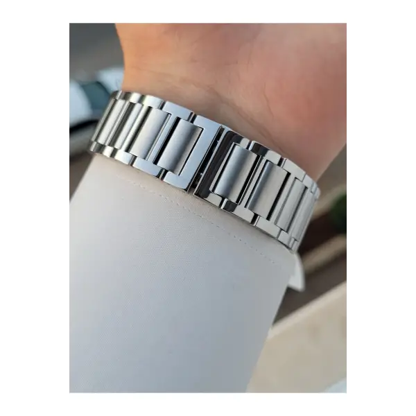 Kadranı Siyah Kordonu Gümüş Renk 43 Mm İç Göstergeleri Aktif Erkek Kol Saati